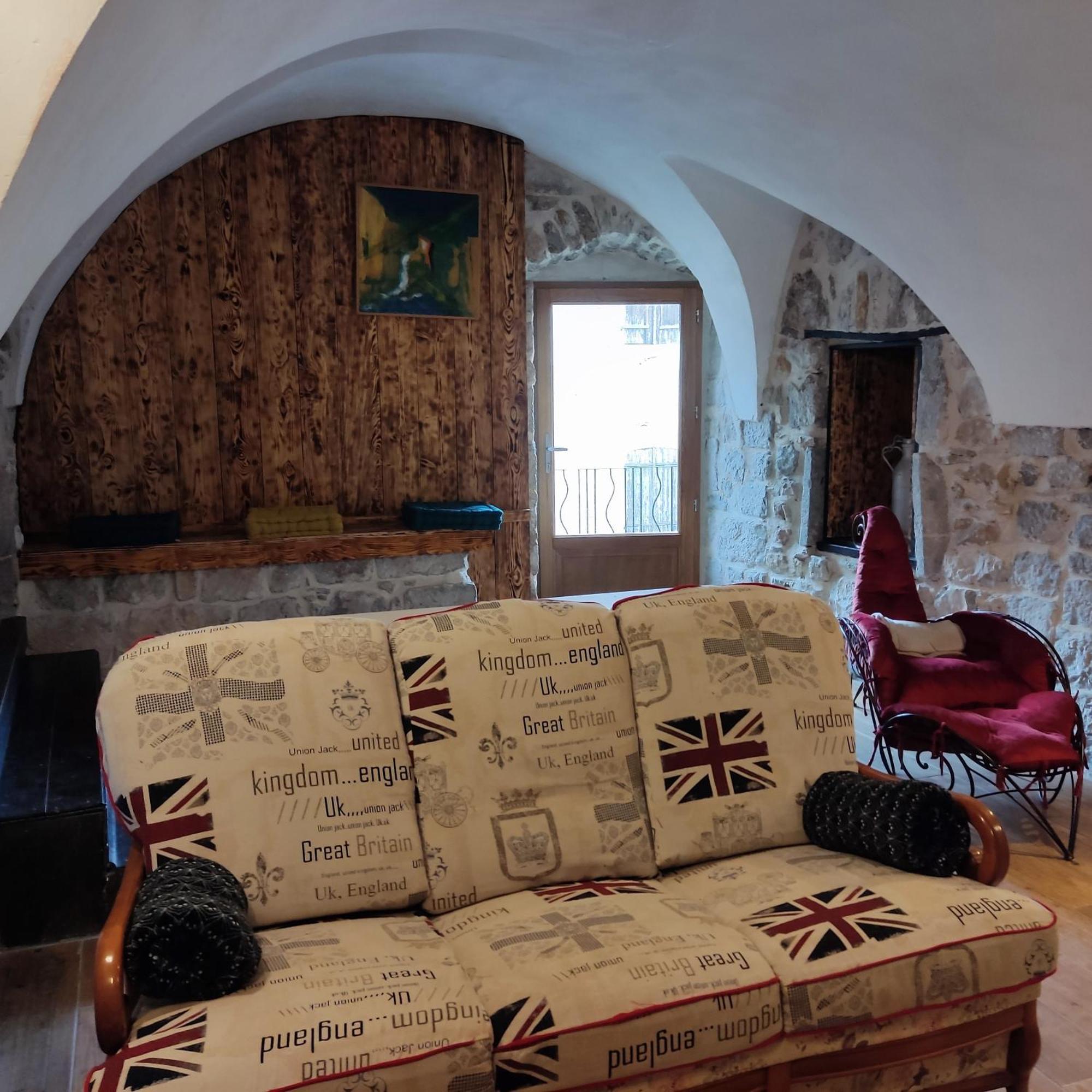 Maison Pierre Et Voute Au Coeur Du Village Balazuc
