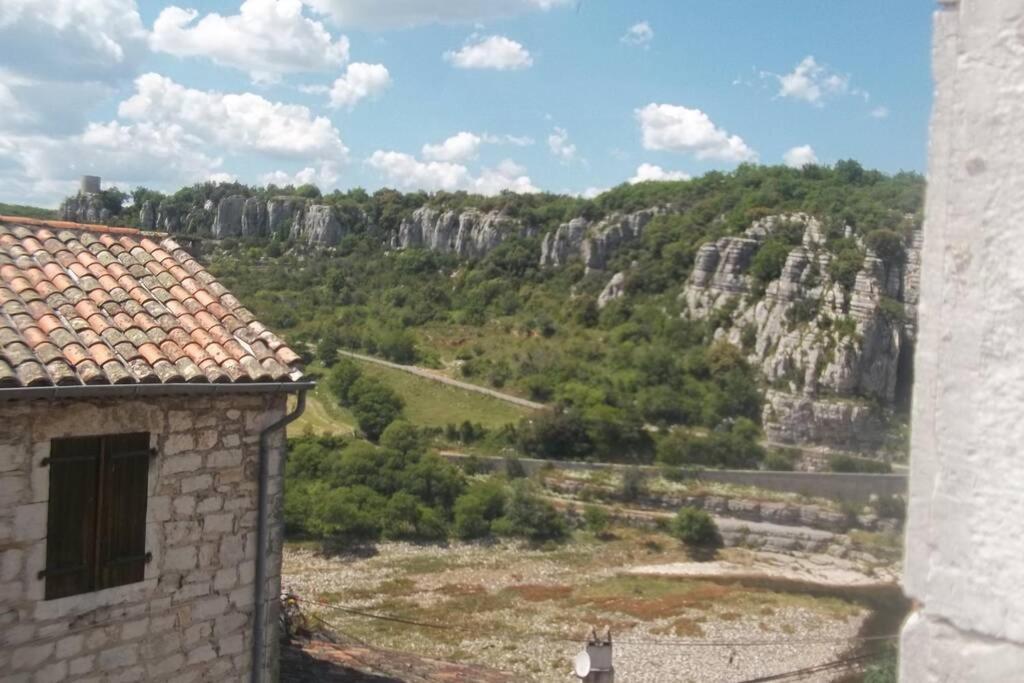 Hébergement de vacances Maison Pierre Et Voûte Au Cœur Du Village *